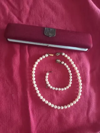 Gargantilla y pulsera de perlas