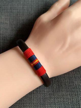 Pulsera cordon cuero España roja