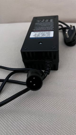 Cargador batería litio 48V (54.6V) 2A. NUEVO