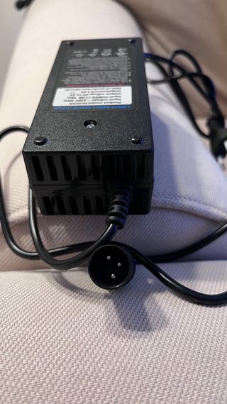 Cargador batería litio 48V (54.6V) 2A. NUEVO