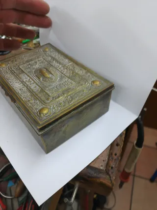 Caja joyero latón decorada