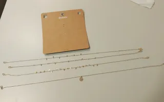 Collar Stradivarius multicapa dorado
