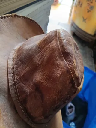 Sombrero de cuero estilo cowboy