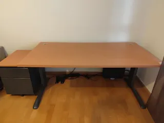 Mesa de oficina con cajonera