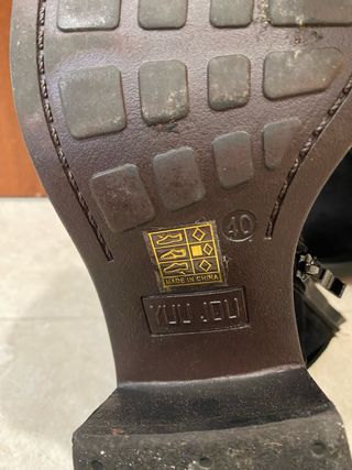 Botines negros con hebillas