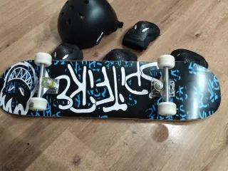 Monopatín, Casco y Rodilleras Negro