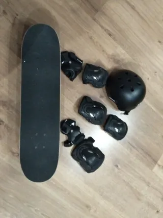 Monopatín, Casco y Rodilleras Negro