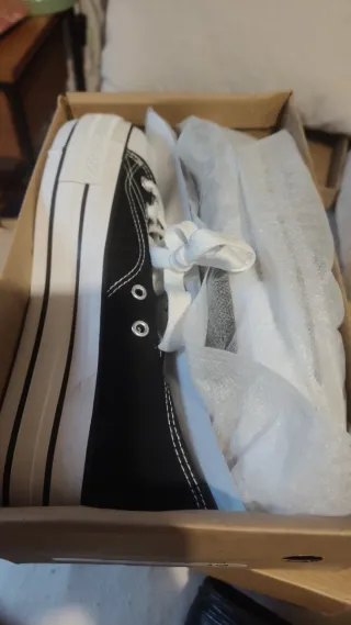 Zapatillas negras plataforma tipo Converse