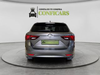 Toyota Avensis 2016