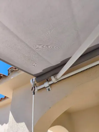 Toldo de tela gris