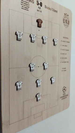 Moldura de madeira decorativa