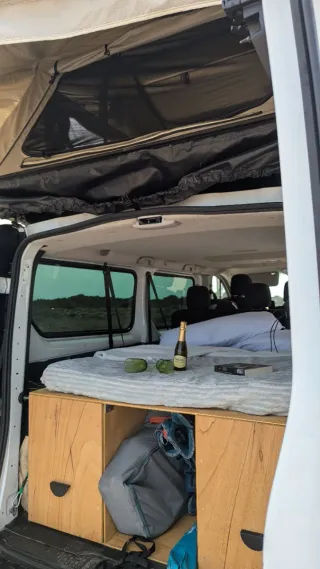 Opel Vivaro 9 plazas camperizada con tienda