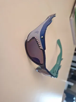 Gafas de sol infantiles tiburón