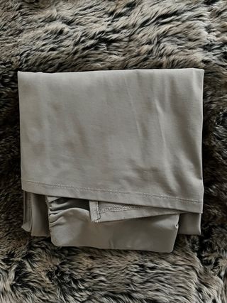 Falda midi Stradivarius gris