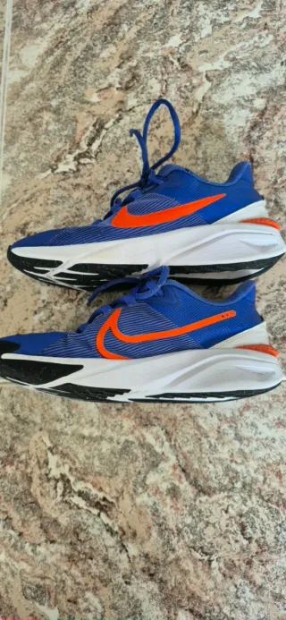 Zapatillas Adidas niño azul/naranja.