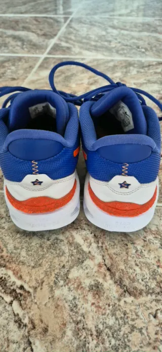 Zapatillas Adidas niño azul/naranja.