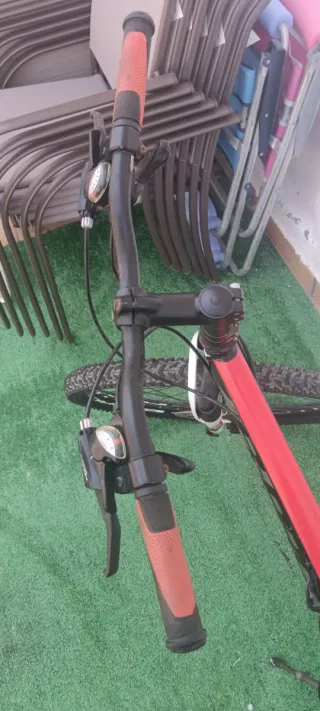 Bicicleta de Montaña Roja