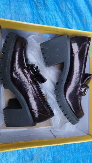 Zapatos NYC Granate Talla 36 de charol