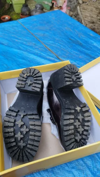 Zapatos NYC Granate Talla 36 de charol