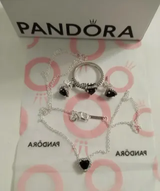 Conjunto Pandora Corazón Negro y Plata.