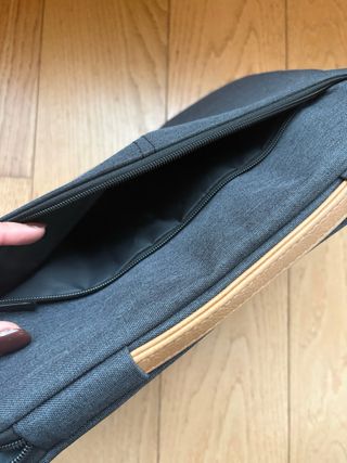 Funda para portátil gris con asa