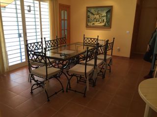 Mesa cristal y forja con 6 sillas y 2 sillones