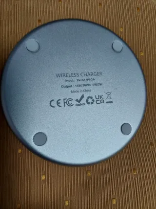 Cargador Inalámbrico Móvil + Cable USB