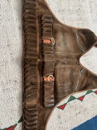 Chaleco de caza de cuero marrón