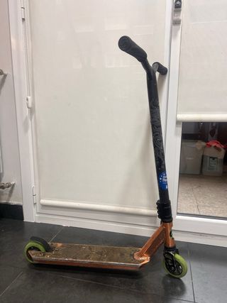 Patinete scooter negro y cobre