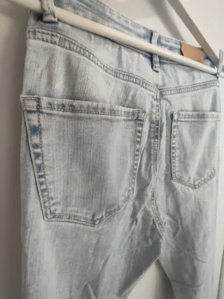 Pantalón vaquero Stradivarius  talla 36