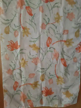 Fular estampado flores naranja y amarillo