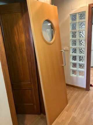 Puerta corredera haya con cristal