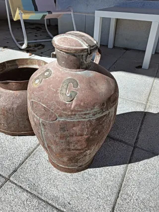 Cántaras antiguas de metal