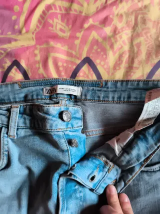 Pantalones vaqueros hombre rotos T40 y T42 Zara