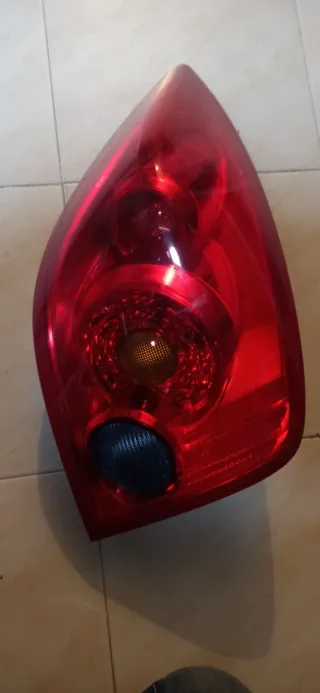 Piloto Trasero Nissan Primera