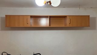 Estantería de pared de madera