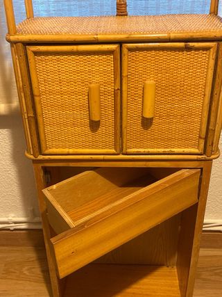 Mueble de bambú y madera
