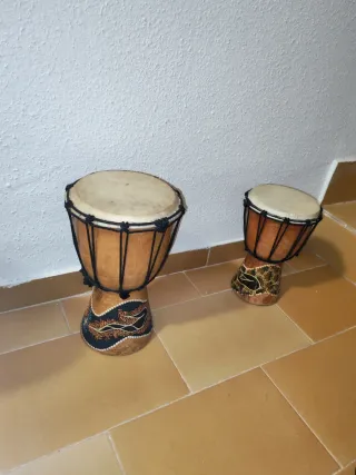 Bongos étnicos en madera ,en cuatro tamaños.