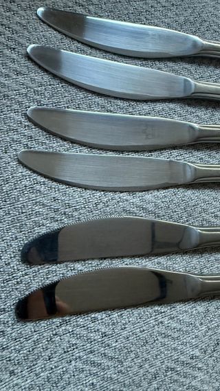 Juego cubiertos dorado y plateado