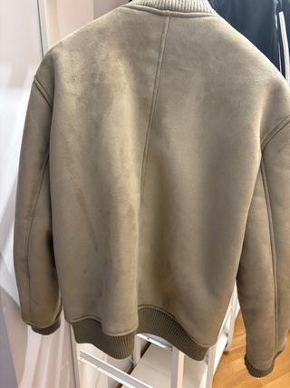 Cazadora beige con borreguillo