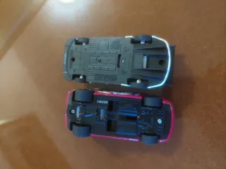 Dúo de coches de juguete