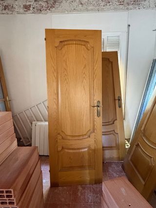 Puerta de madera clásica