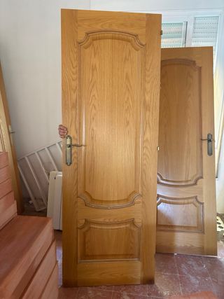 Puerta de madera clásica