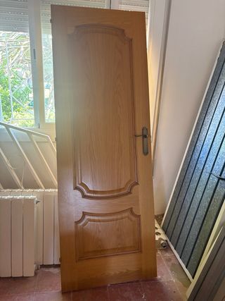 Puerta de madera clásica