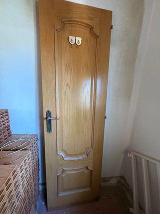 Puerta de madera clásica