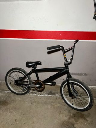 Bicicleta BMX negra
