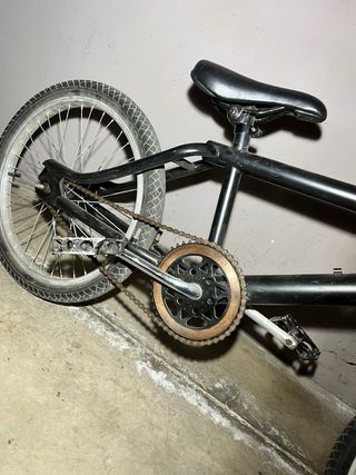 Bicicleta BMX negra