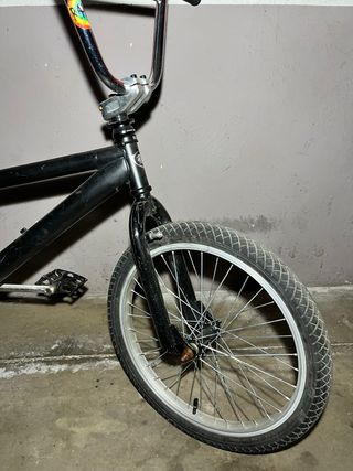 Bicicleta BMX negra
