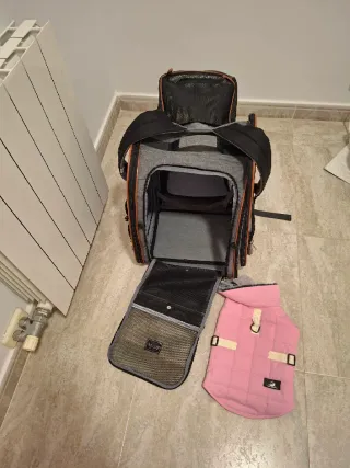 Transportín Mascotas Gris + Abrigo Perro Rosa