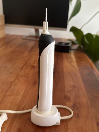 Cepillo Eléctrico Oral-B + Cargador